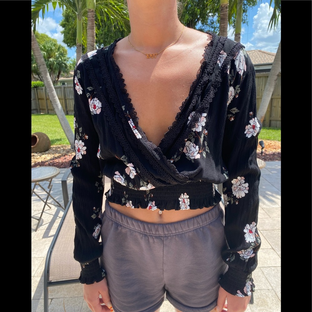 💝 American Rag CIE Black Floral Crop Top Black